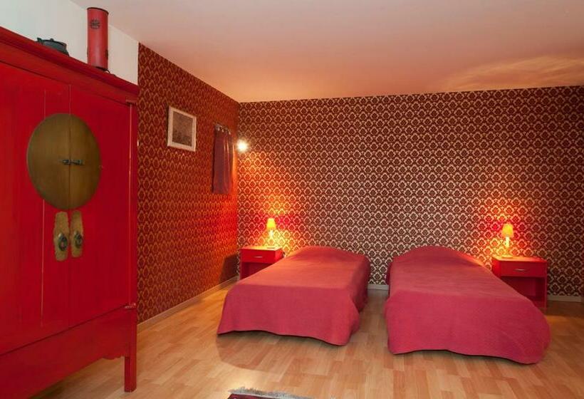 סוויטה, Ecuries Sainte Croix