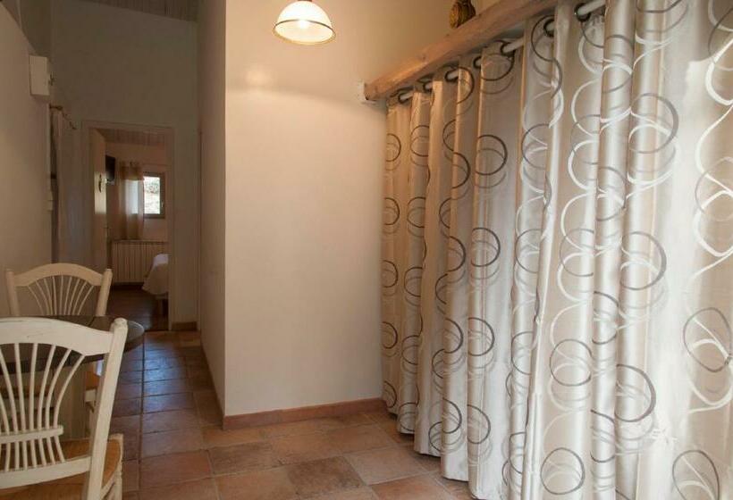 חדר סטנדרט, Ecuries Sainte Croix