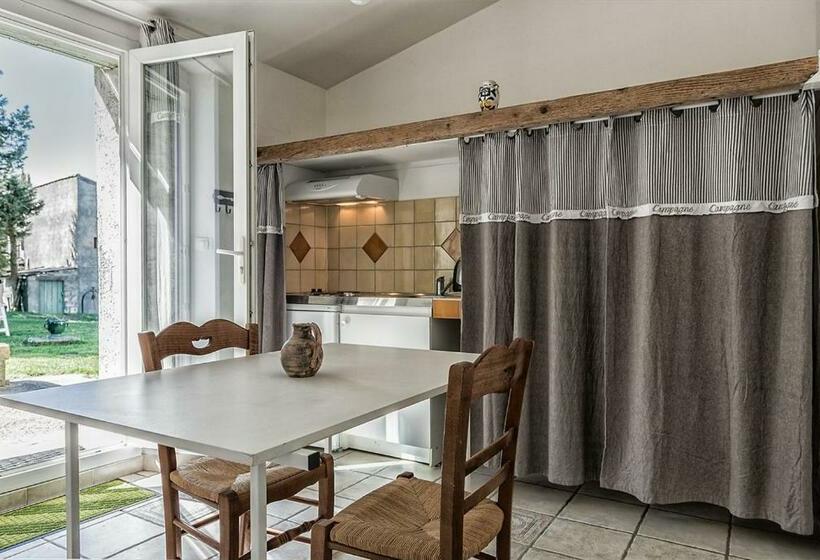 חדר סטנדרט, Ecuries Sainte Croix