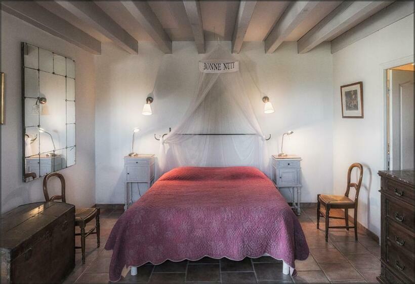 סוויטה, Ecuries Sainte Croix