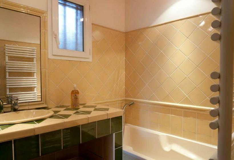 סוויטה, Ecuries Sainte Croix