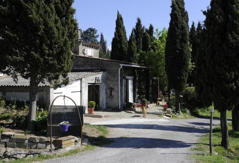 דירת חדר בקומת קרקע, Ecuries Sainte Croix