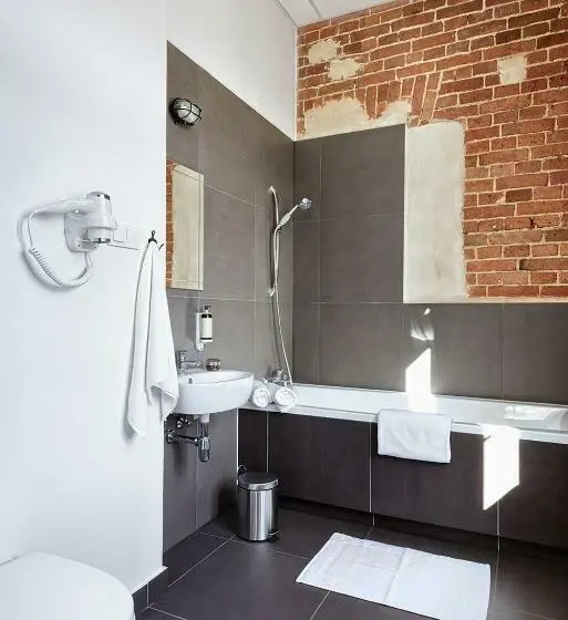 デラックスルーム, Koszary Arche