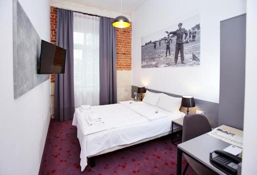 Номер Стандарт, Koszary Arche