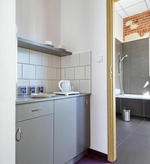 חדר דלוקס, Koszary Arche