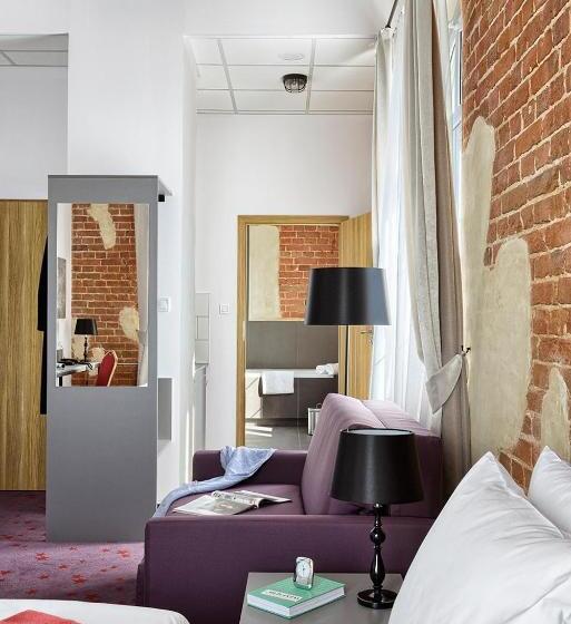 חדר דלוקס, Koszary Arche