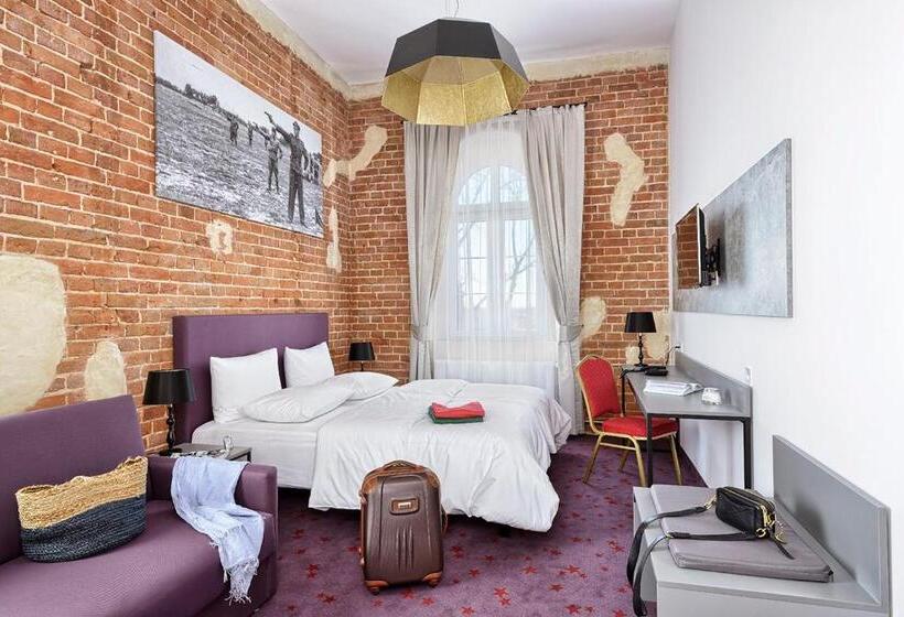 חדר דלוקס, Koszary Arche