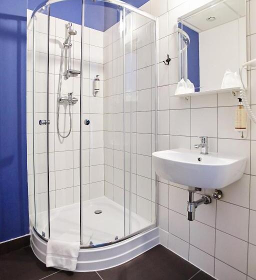 חדר סטנדרט לשלושה, Koszary Arche