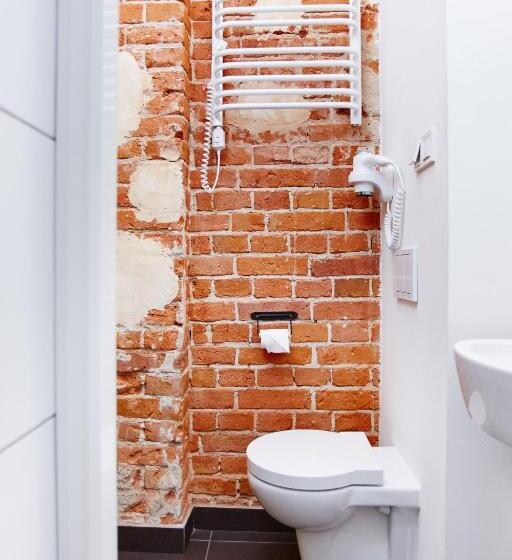 חדר בסיסי, Koszary Arche