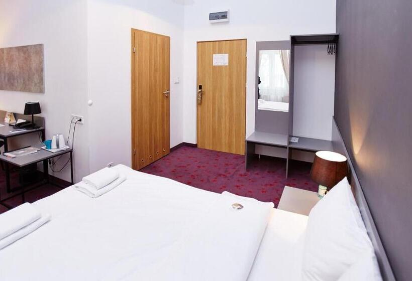 חדר סטנדרט, Koszary Arche