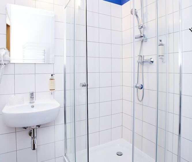 Номер Стандарт, Koszary Arche