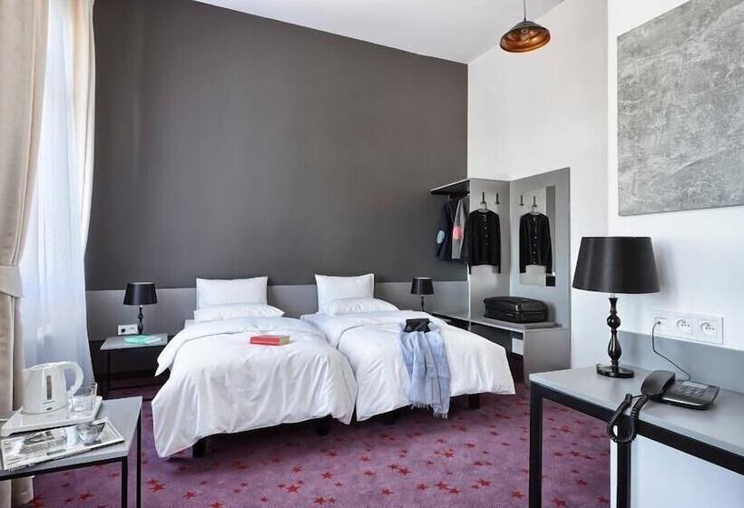 חדר סטנדרט, Koszary Arche