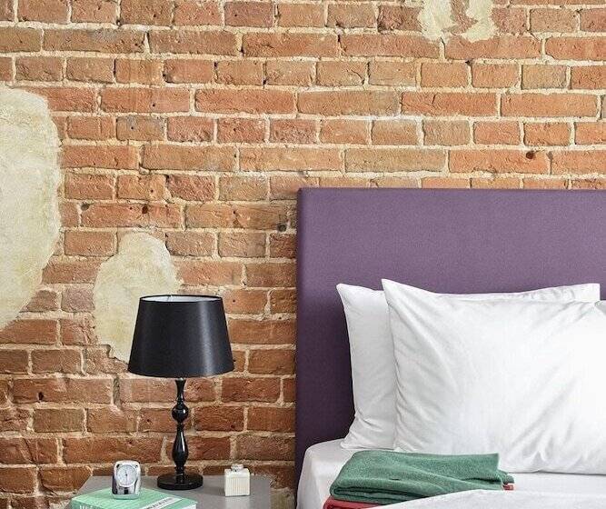 חדר דלוקס, Koszary Arche