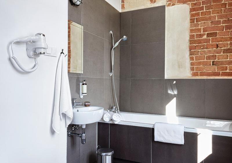 חדר דלוקס, Koszary Arche