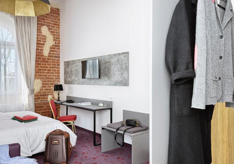 חדר דלוקס, Koszary Arche