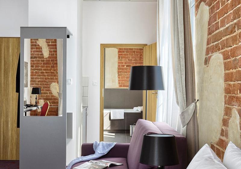 חדר דלוקס, Koszary Arche