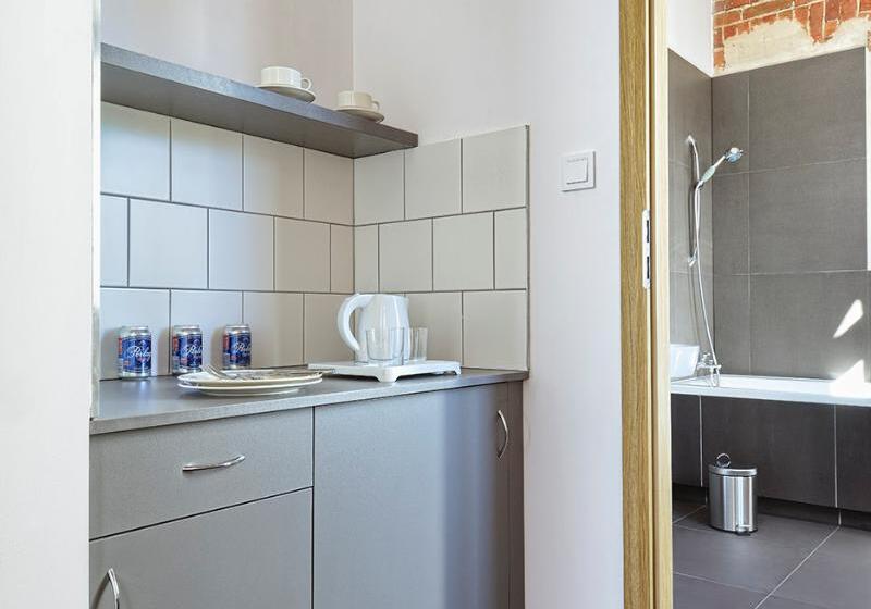 חדר דלוקס, Koszary Arche