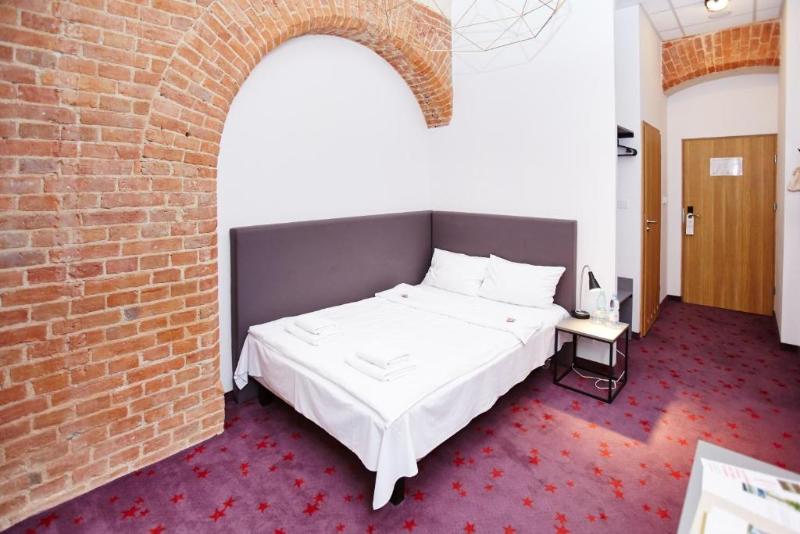 Номер Стандарт, Koszary Arche