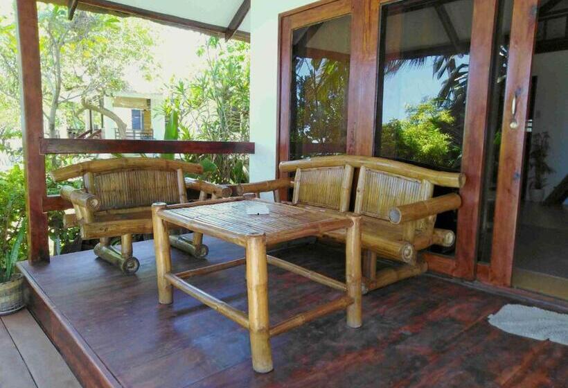 اتاق خانوادگی با چشم‌انداز دریا, Romantic Beach Villas