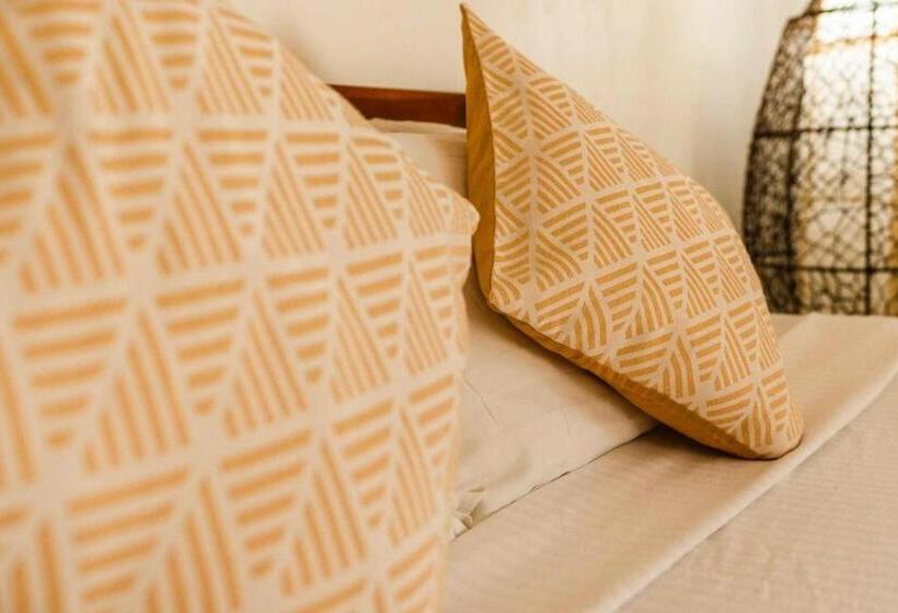 اتاق خانوادگی با چشم‌انداز باغ, Romantic Beach Villas