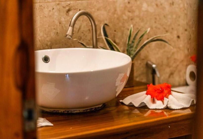 اتاق خانوادگی با چشم‌انداز باغ, Romantic Beach Villas