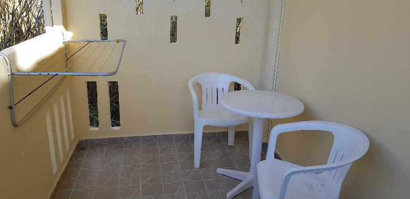 إستديو قياسى مزود بشرفة, Zinovia