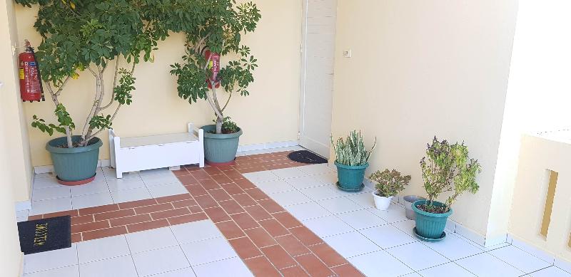 إستديو قياسى مزود بشرفة, Zinovia