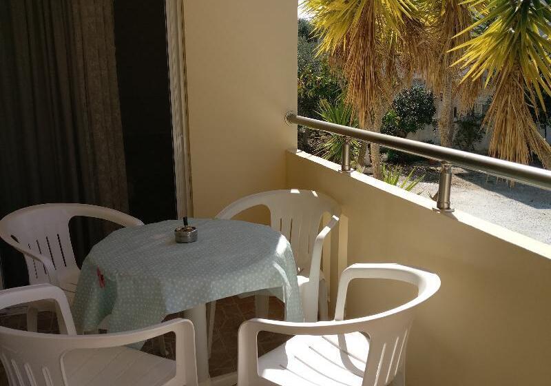 شقة غرفة نوم واحدة مزودة بشُرفة, Zinovia