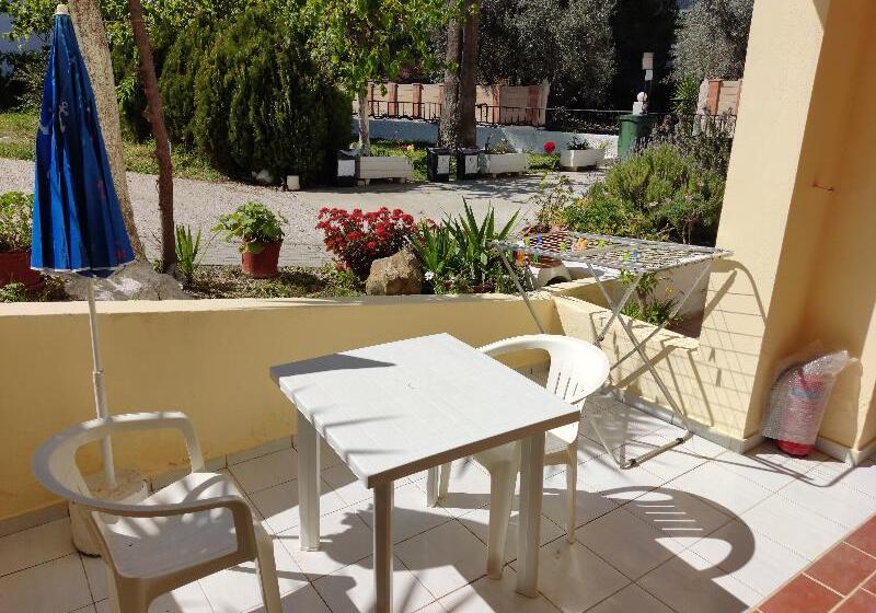 شقة غرفة واحدة مطلة على الحديقة, Zinovia