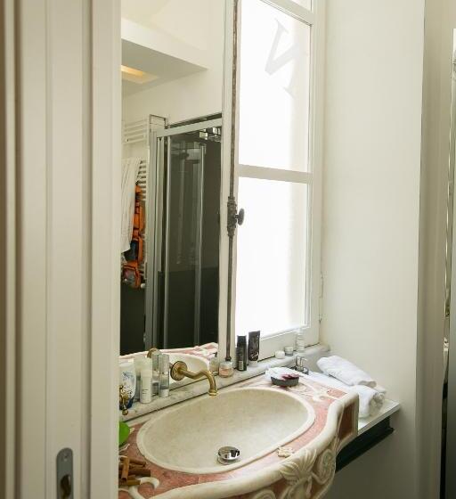 חדר דלוקס לשלושה, Nerva Accomodation Cavour