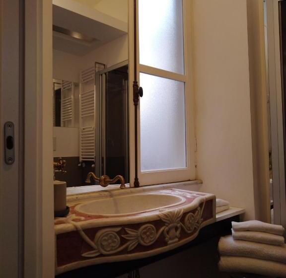 חדר דלוקס לשלושה, Nerva Accomodation Cavour