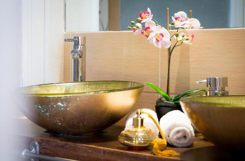 חדר דלוקס לשלושה, Nerva Accomodation Cavour