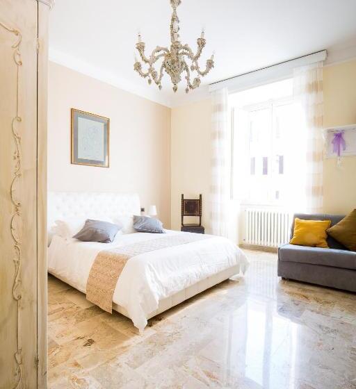 חדר דלוקס לשלושה, Nerva Accomodation Cavour