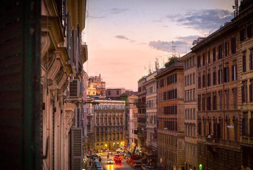 סוויטה עם מרפסת, Nerva Accomodation Cavour