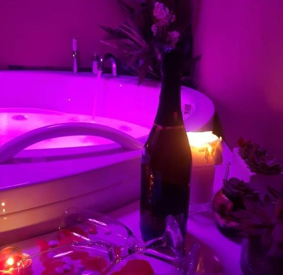 סוויטה עם ג'קוזי, Nerva Accomodation Cavour