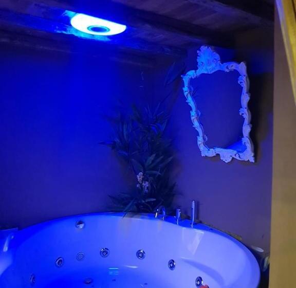 סוויטה עם ג'קוזי, Nerva Accomodation Cavour