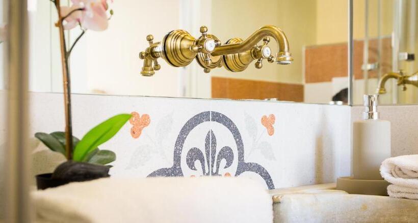 חדר דחוקס עם מיטת קינג, Nerva Accomodation Cavour