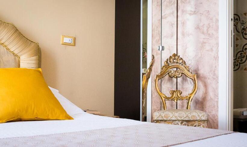 חדר דחוקס עם מיטת קינג, Nerva Accomodation Cavour