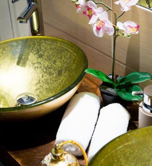 חדר דלוקס לשלושה, Nerva Accomodation Cavour