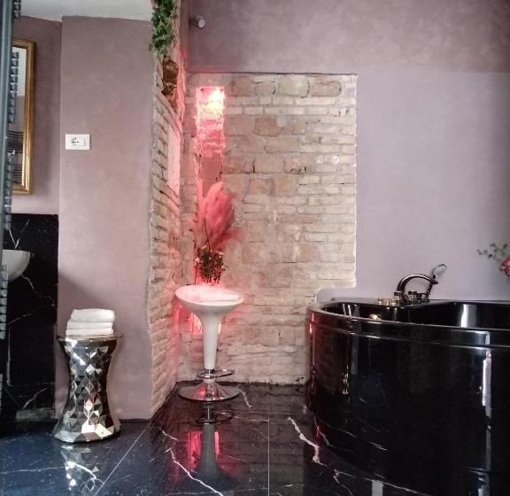 סוויטה עם ג'קוזי, Nerva Accomodation Cavour