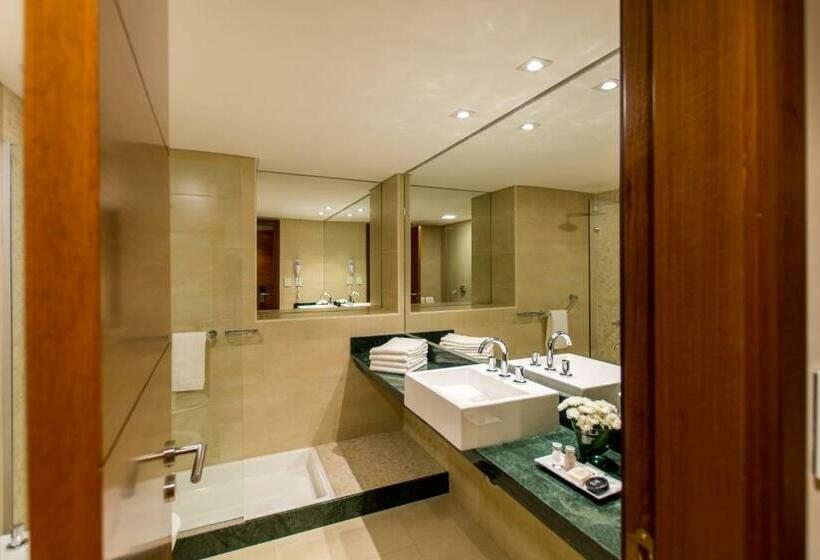 اتاق استاندارد سه نفره, Caseros 248