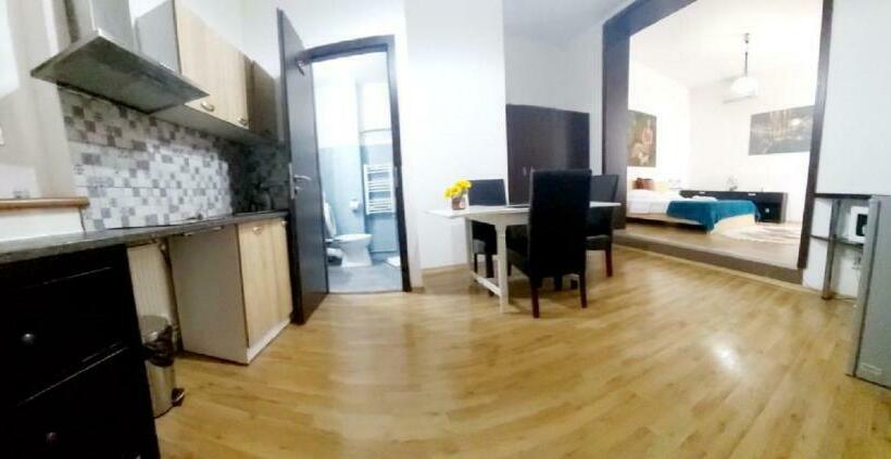 استودیوی لوکس, Happy Accomodation