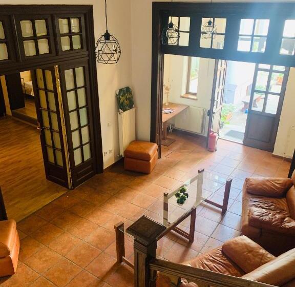 اتاق لوکس, Happy Accomodation