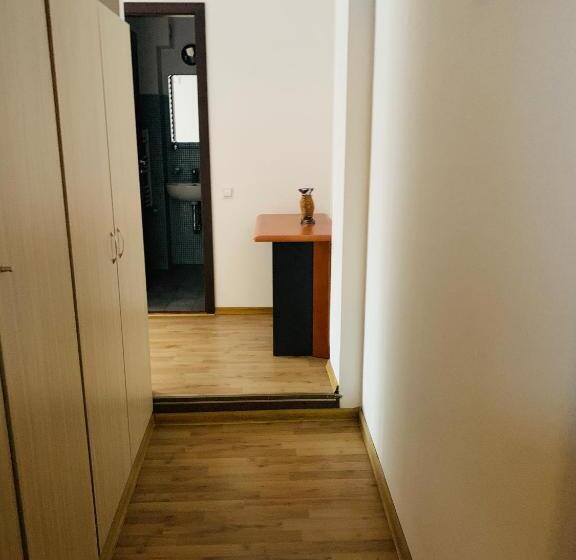 اتاق اکونومی یک تخته, Happy Accomodation