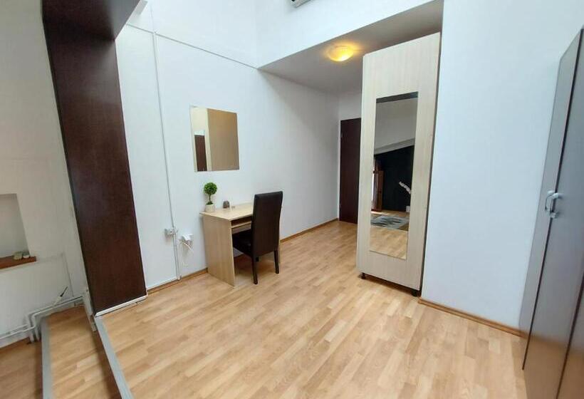 استودیوی لوکس, Happy Accomodation