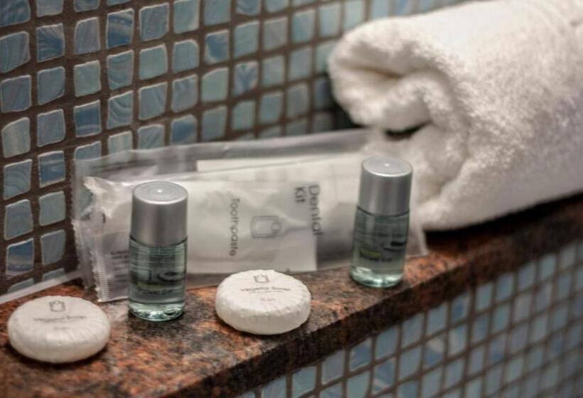 استودیوی لوکس, Happy Accomodation