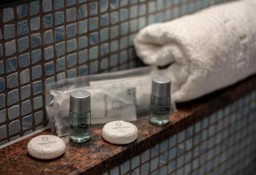 استودیوی لوکس, Happy Accomodation