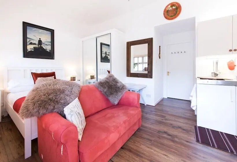 Estudio Estàndard, Justb Deva Edinburgh