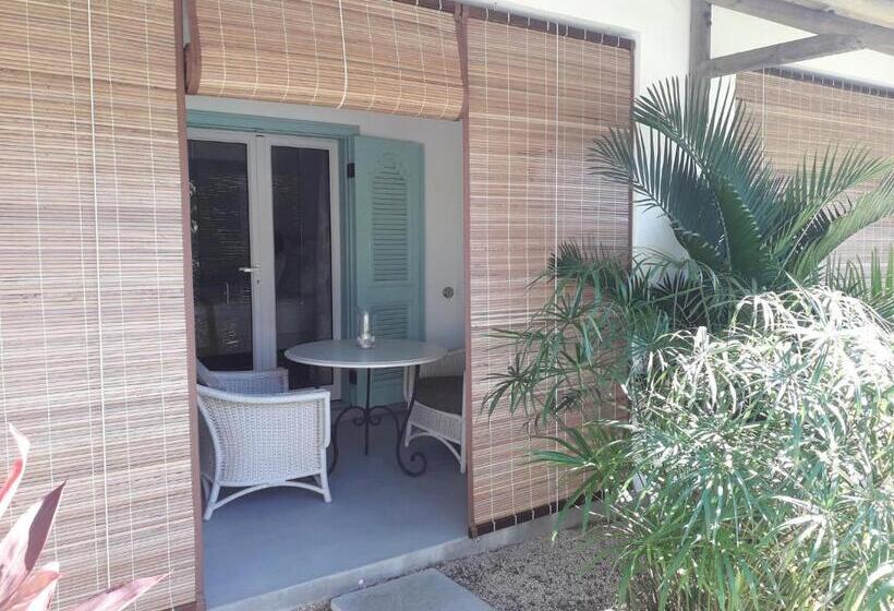 استودیو استاندارد با چشم‌انداز استخر, Le Mandala Moris Guesthouse