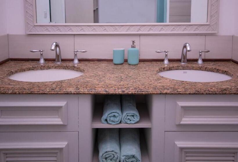 سوییت با چشم‌انداز استخر, Le Mandala Moris Guesthouse